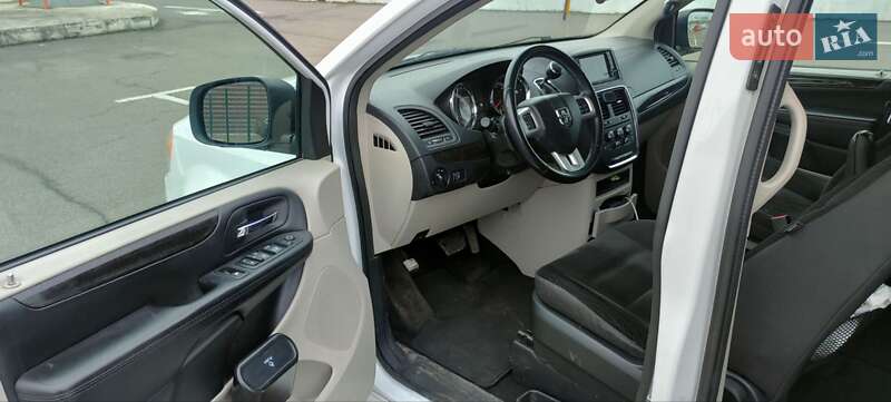 Минивэн Dodge Grand Caravan 2017 в Киеве