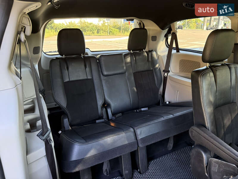 Минивэн Dodge Grand Caravan 2019 в Киеве фото 39 Минивэн Dodge Grand Caravan 2019 в Киеве