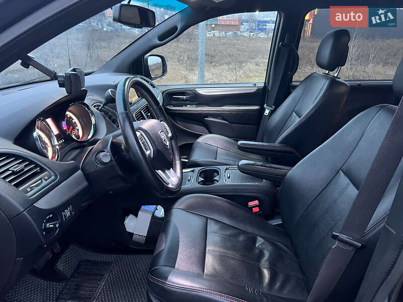 Мінівен Dodge Grand Caravan 2016 в Боярці