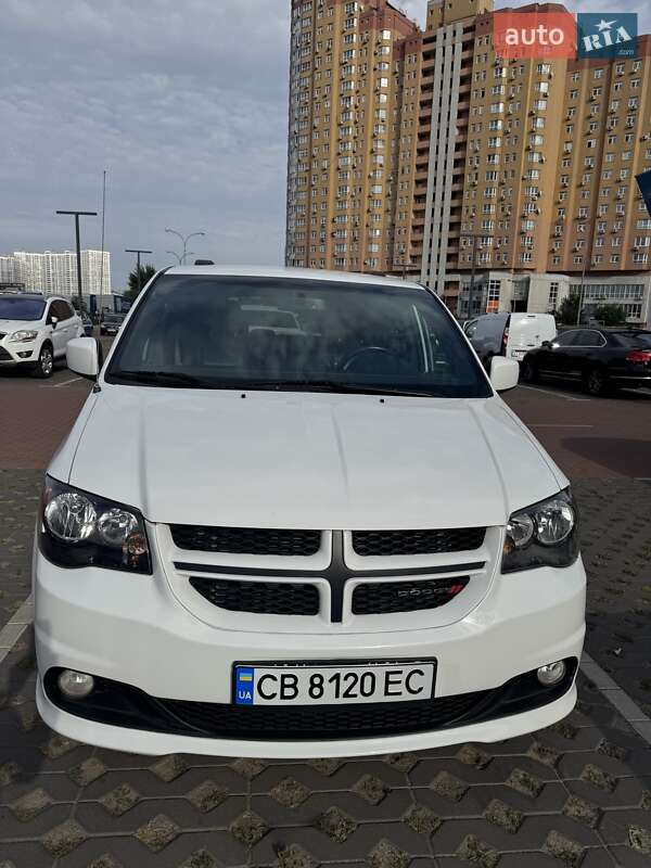 Минивэн Dodge Grand Caravan 2017 в 