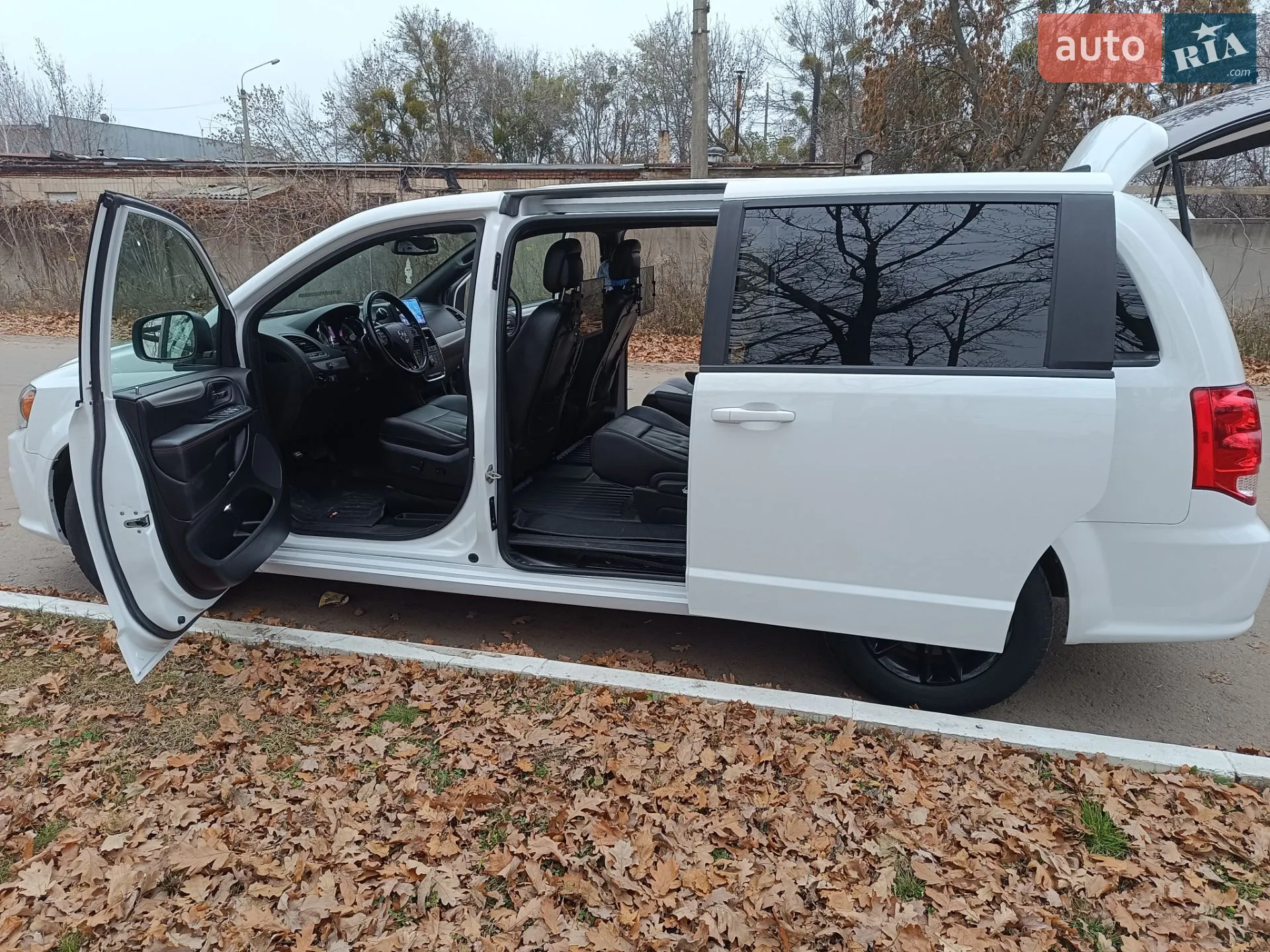 2020 Dodge Caravan - мініатюра 29