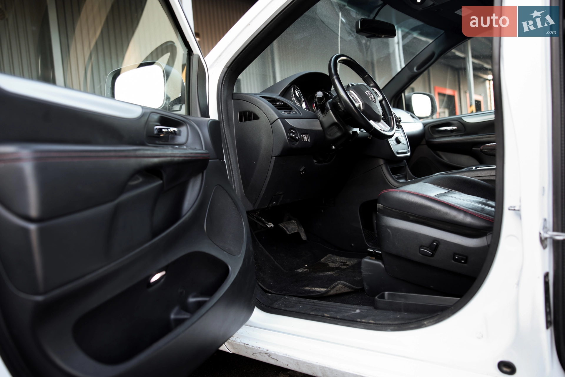 2017 Dodge Caravan - мініатюра 10