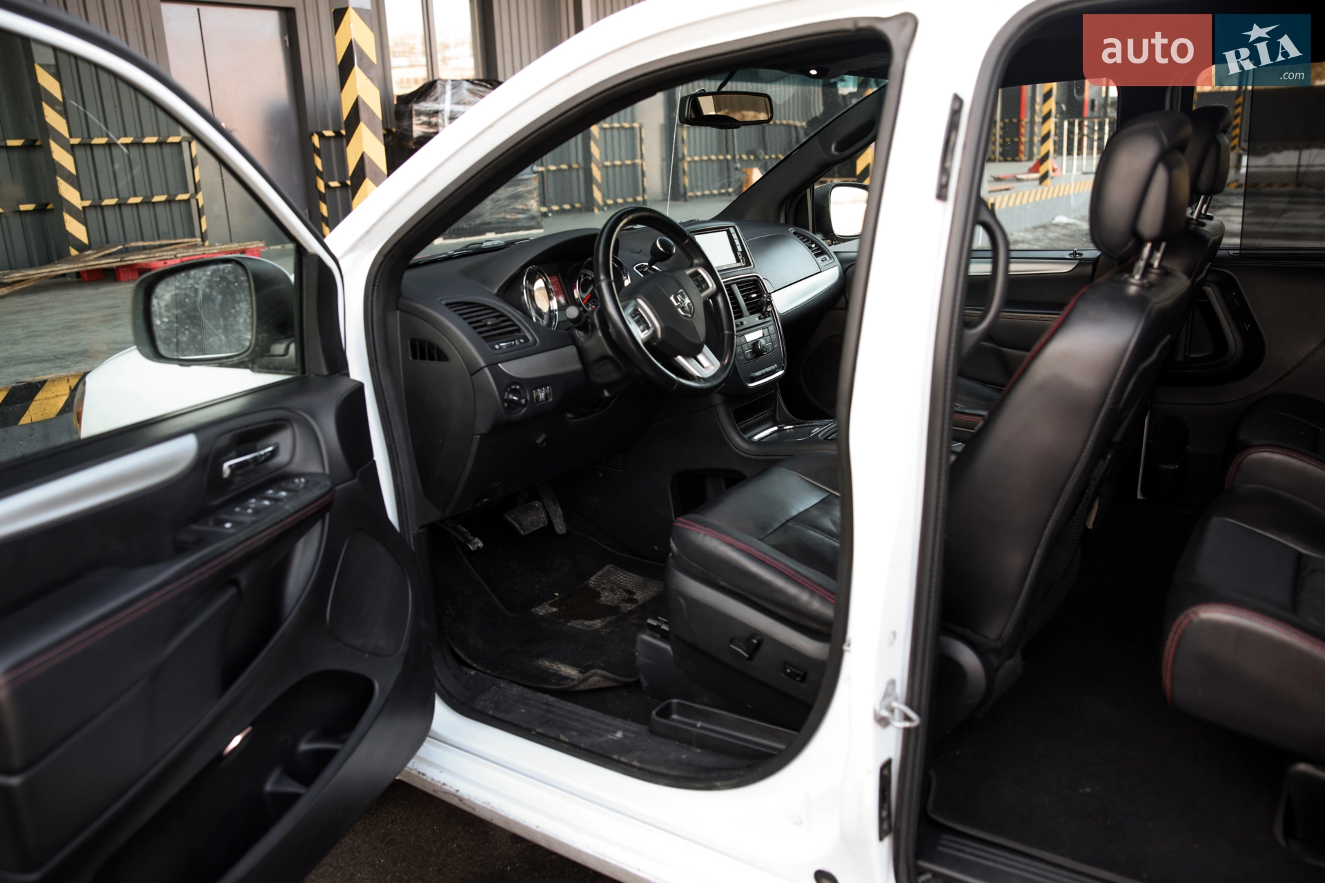 2017 Dodge Caravan - мініатюра 25