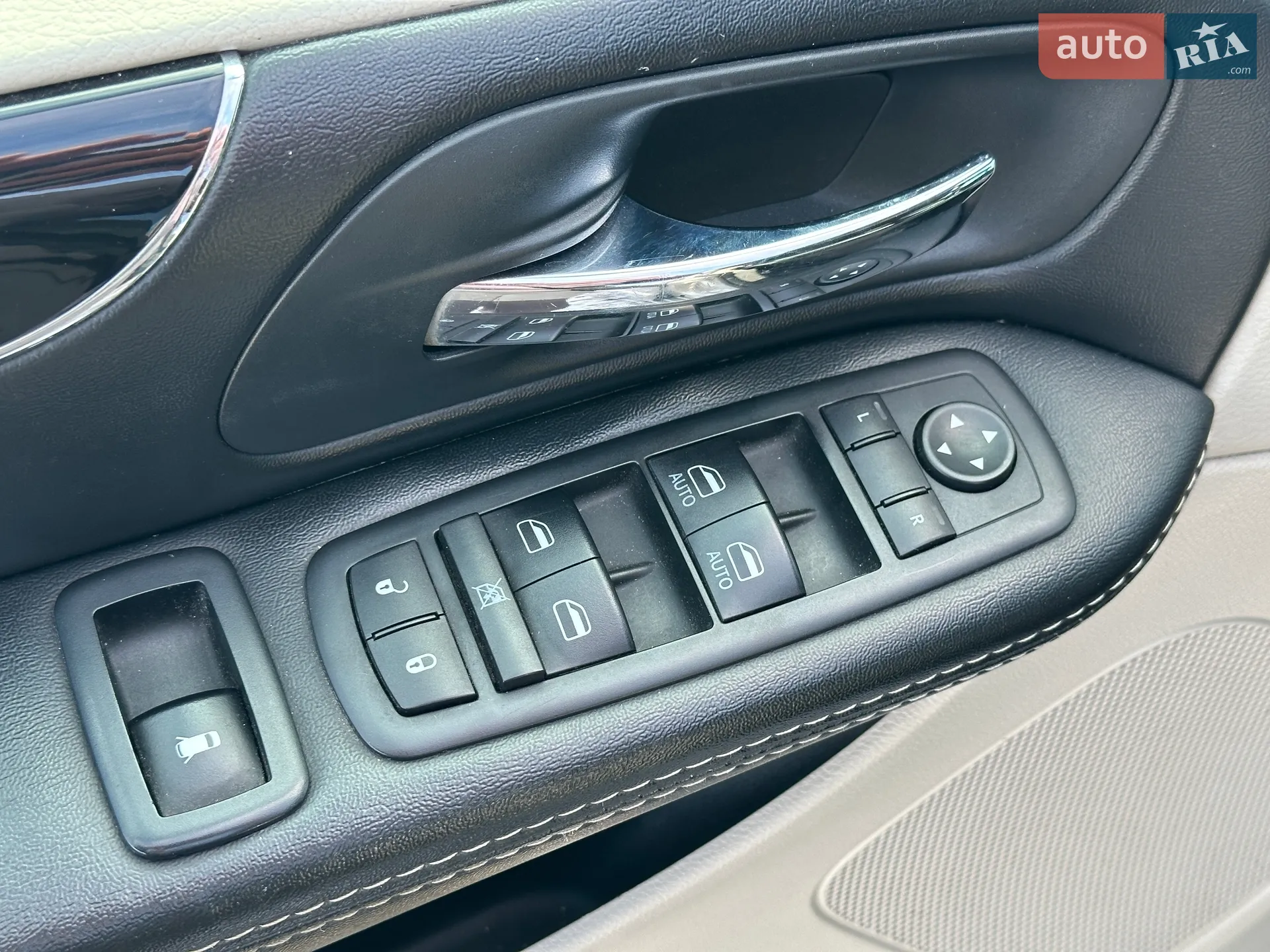 2017 Dodge Caravan - мініатюра 14