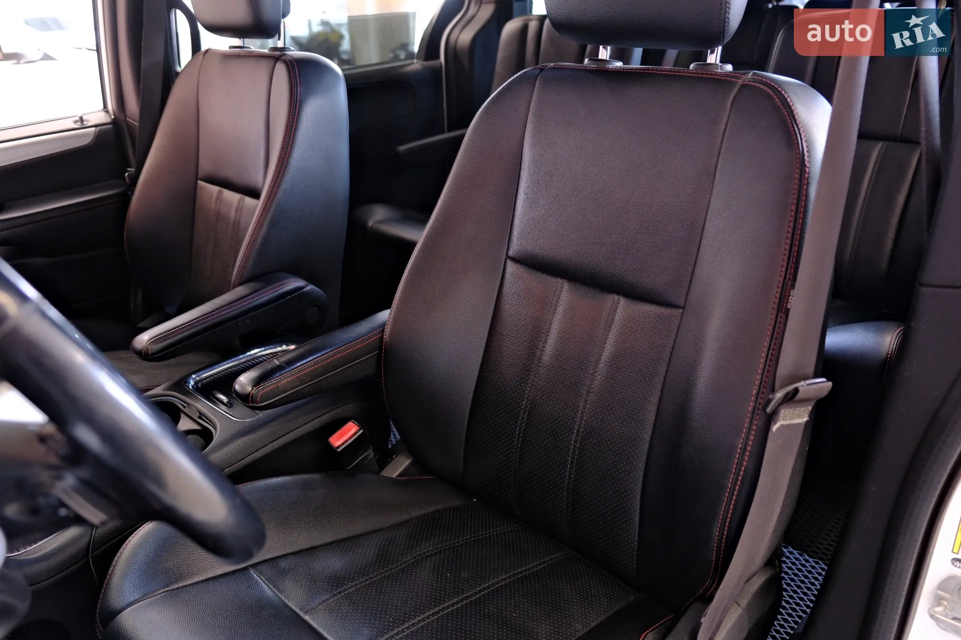2018 Dodge Caravan - мініатюра 28