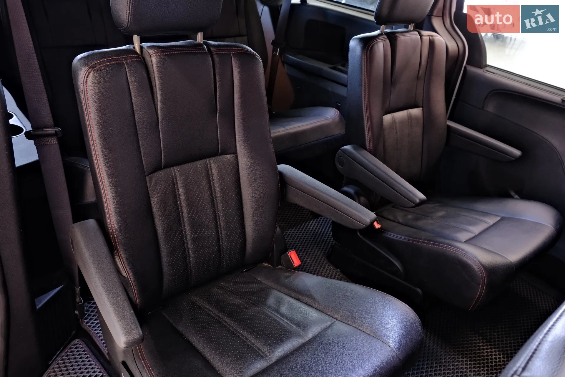 2018 Dodge Caravan - мініатюра 38