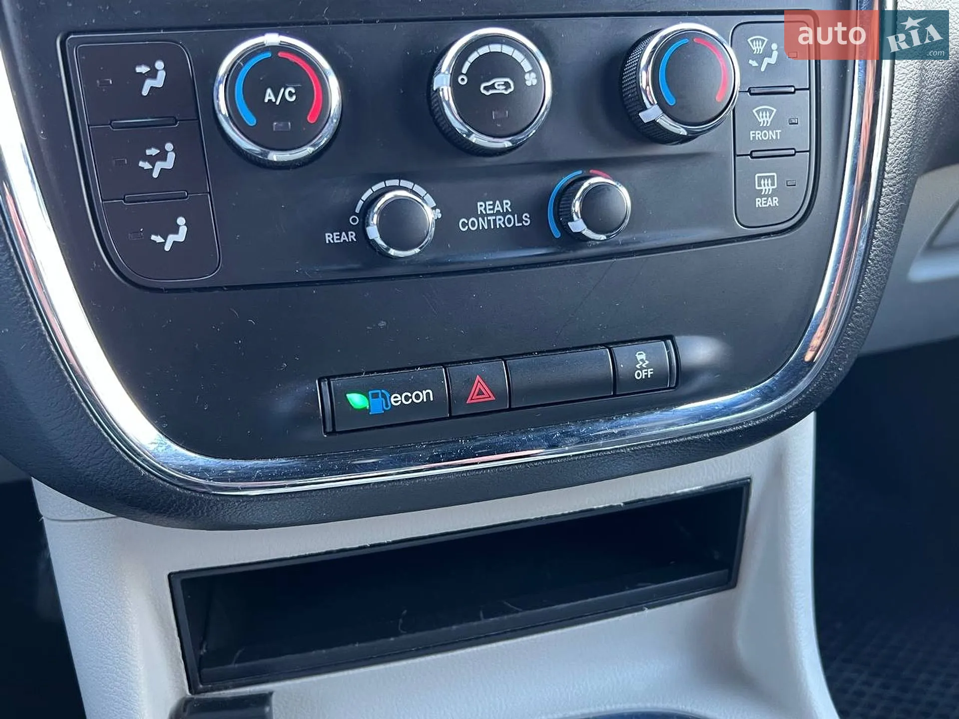 2019 Dodge Caravan - мініатюра 21