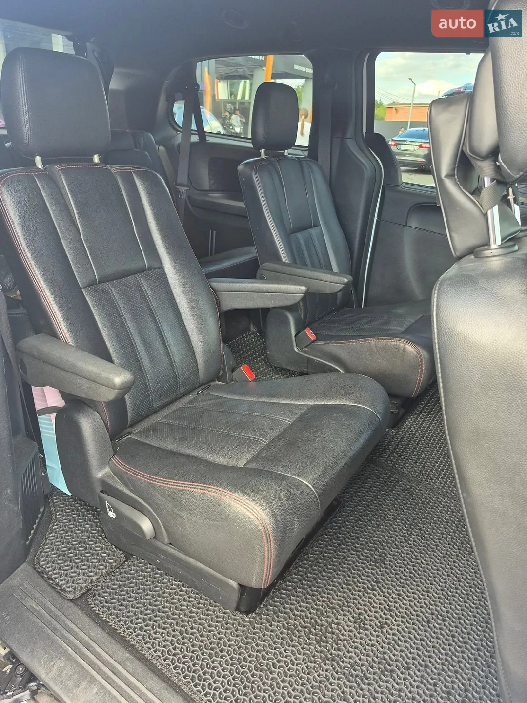 2019 Dodge Caravan - мініатюра 28