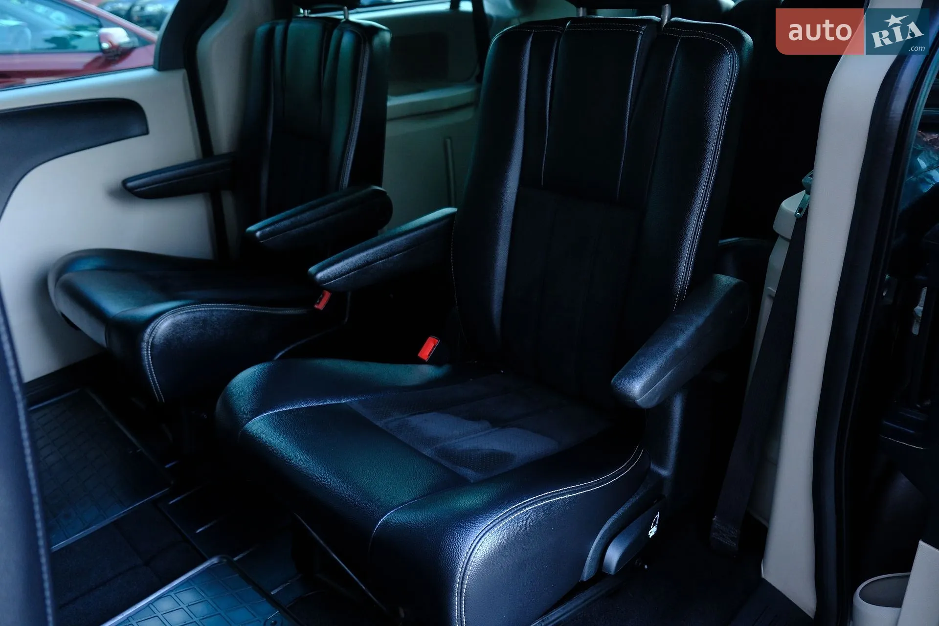 2015 Dodge Caravan - мініатюра 26