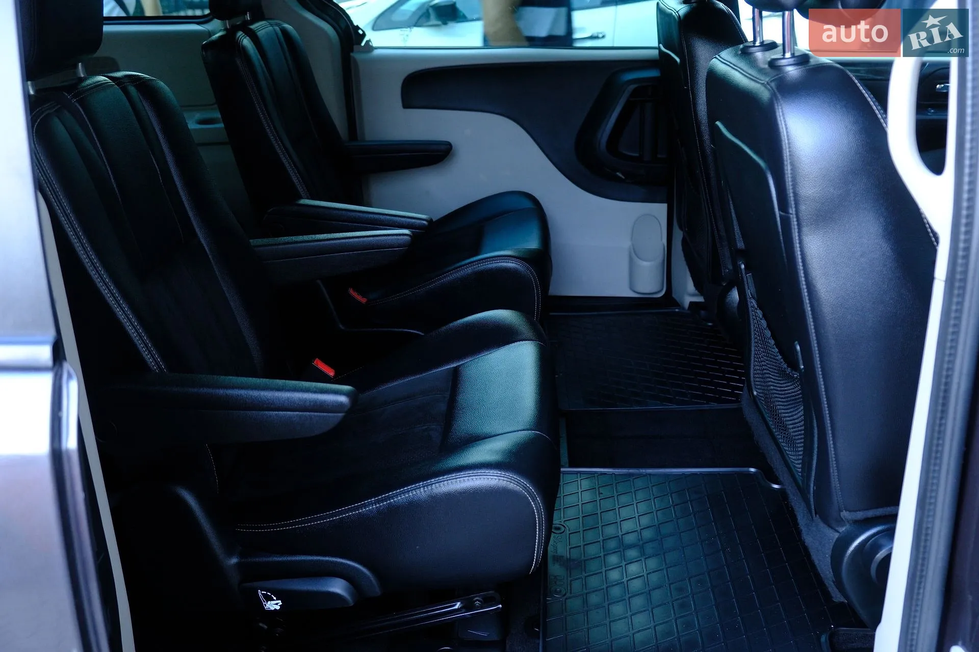 2015 Dodge Caravan - мініатюра 29