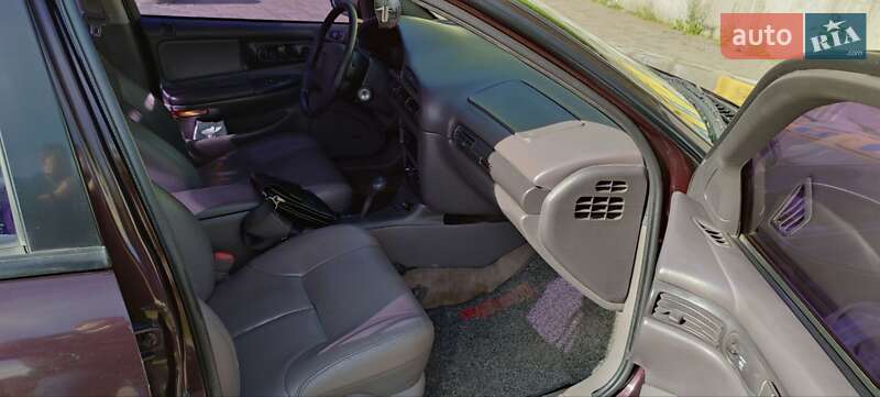 Седан Dodge Intrepid 1993 в Днепре