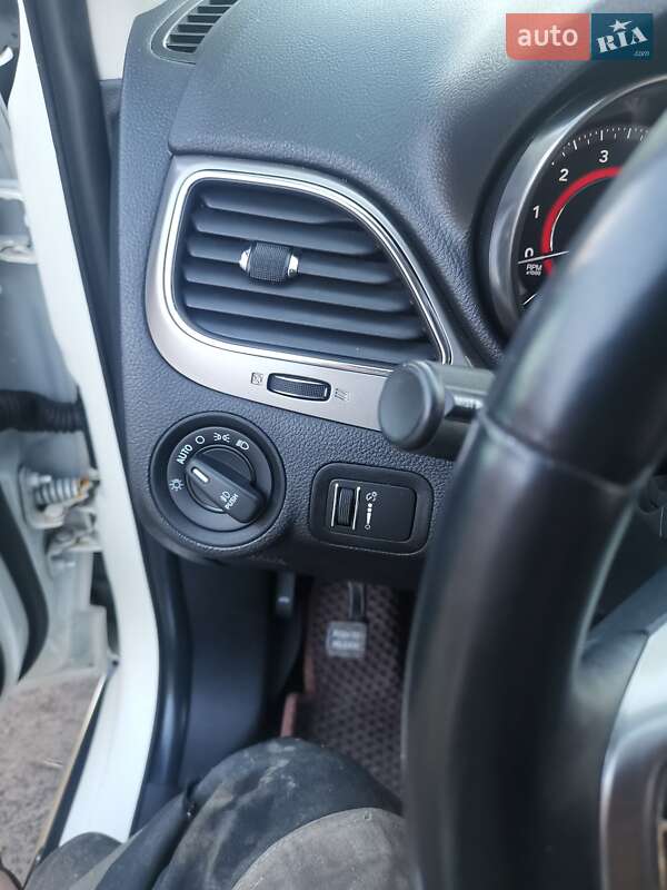 Позашляховик / Кросовер Dodge Journey 2015 в Володимирі