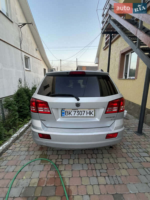 Позашляховик / Кросовер Dodge Journey 2010 в Рівному