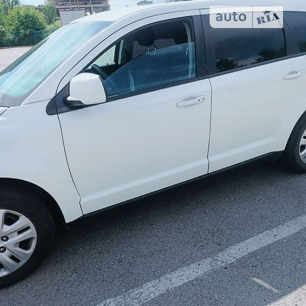 Внедорожник / Кроссовер Dodge Journey 2014 в Ужгороде
