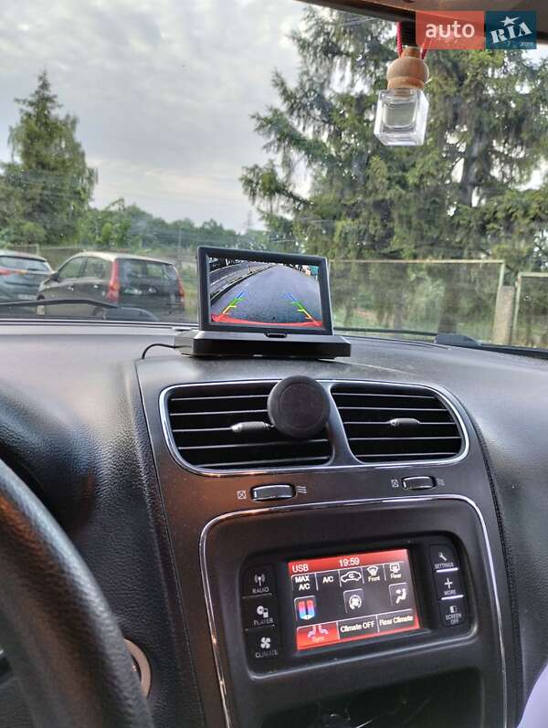 Внедорожник / Кроссовер Dodge Journey 2015 в Вышгороде