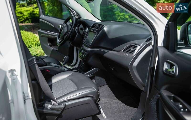 Позашляховик / Кросовер Dodge Journey 2014 в Львові