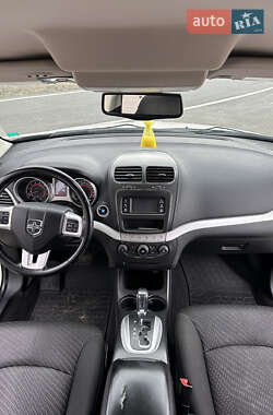 Позашляховик / Кросовер Dodge Journey 2011 в 