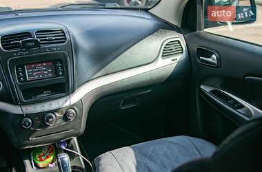Позашляховик / Кросовер Dodge Journey 2013 в 