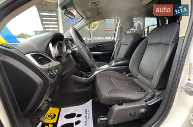 Позашляховик / Кросовер Dodge Journey 2016 в 