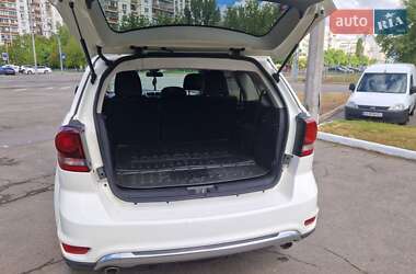 Позашляховик / Кросовер Dodge Journey 2018 в 