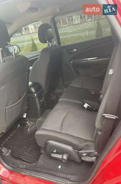Позашляховик / Кросовер Dodge Journey 2014 в 