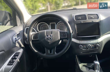 Позашляховик / Кросовер Dodge Journey 2012 в 