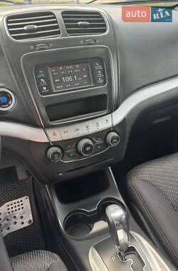 Позашляховик / Кросовер Dodge Journey 2012 в 