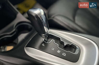 Позашляховик / Кросовер Dodge Journey 2013 в 
