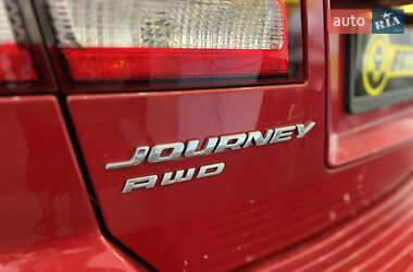 Позашляховик / Кросовер Dodge Journey 2013 в 