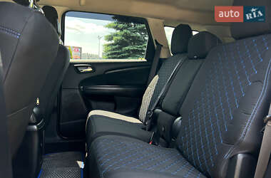 Позашляховик / Кросовер Dodge Journey 2017 в 