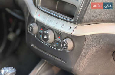Позашляховик / Кросовер Dodge Journey 2012 в  фото 19 Позашляховик / Кросовер Dodge Journey 2012 в