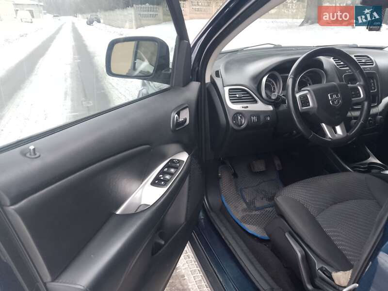 Позашляховик / Кросовер Dodge Journey 2014 в Острозі