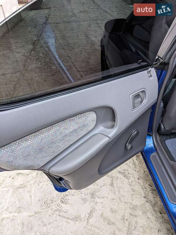 Седан Dodge Neon 1995 в Бучачі