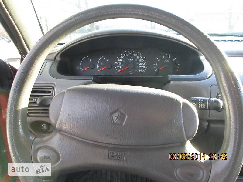 Седан Dodge Neon 1994 в Лубнах