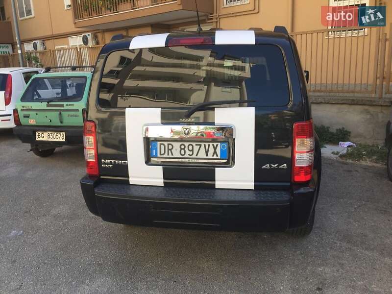 Внедорожник / Кроссовер Dodge Nitro 2007 в Черкассах