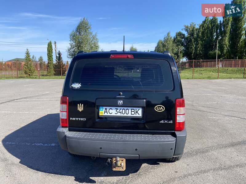 Внедорожник / Кроссовер Dodge Nitro 2007 в Луцке