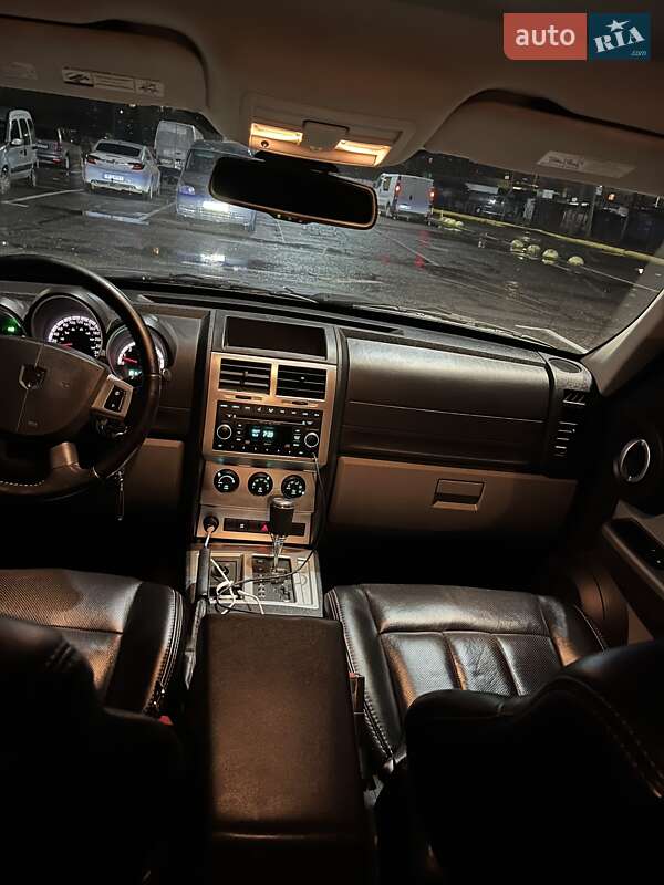 Внедорожник / Кроссовер Dodge Nitro 2008 в Черновцах