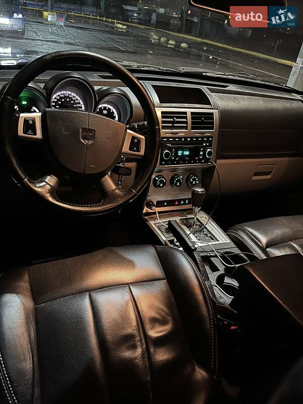 Внедорожник / Кроссовер Dodge Nitro 2008 в Черновцах