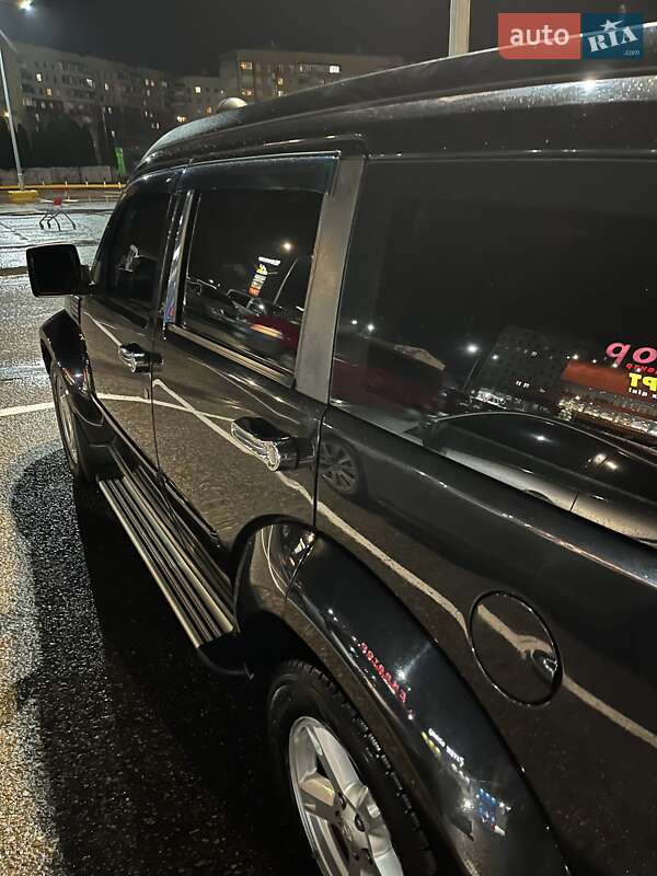 Внедорожник / Кроссовер Dodge Nitro 2008 в Черновцах