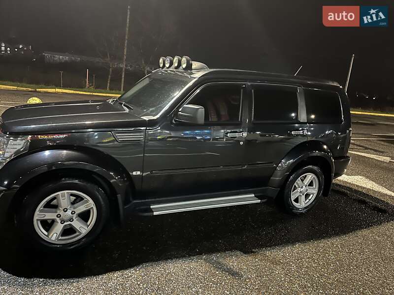 Внедорожник / Кроссовер Dodge Nitro 2008 в Черновцах