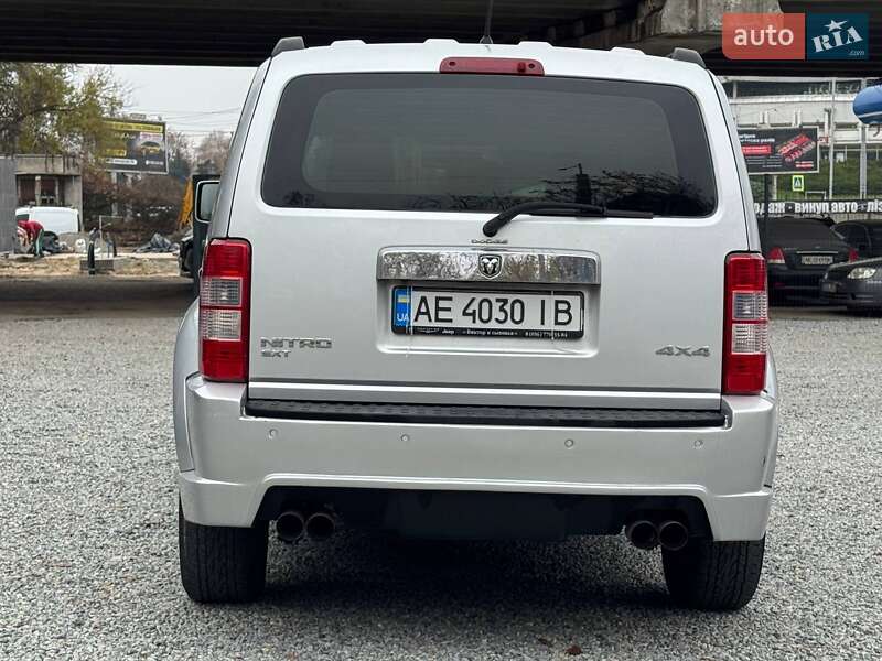 Внедорожник / Кроссовер Dodge Nitro 2007 в Днепре