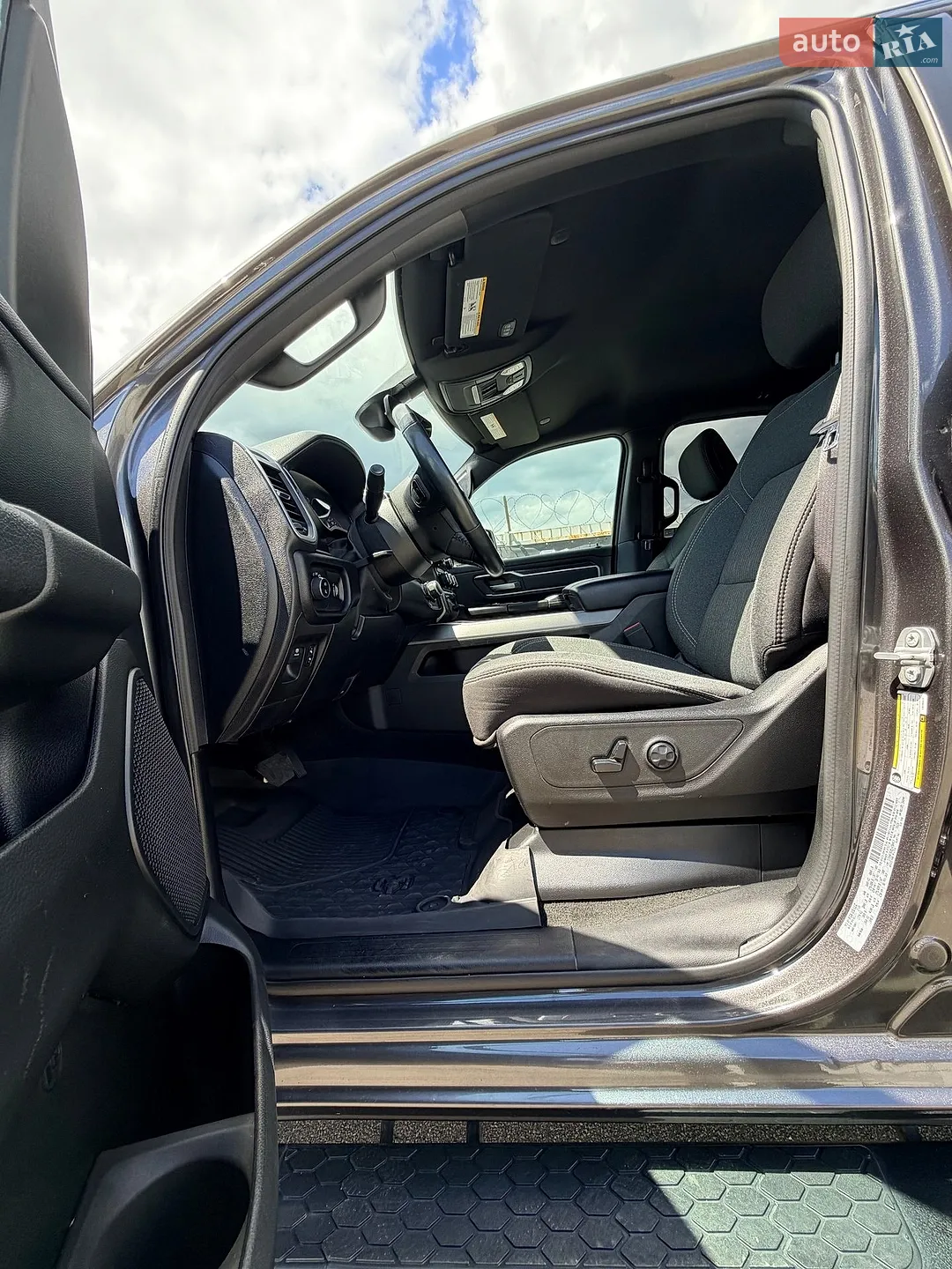 2020 Dodge RAM - мініатюра 39