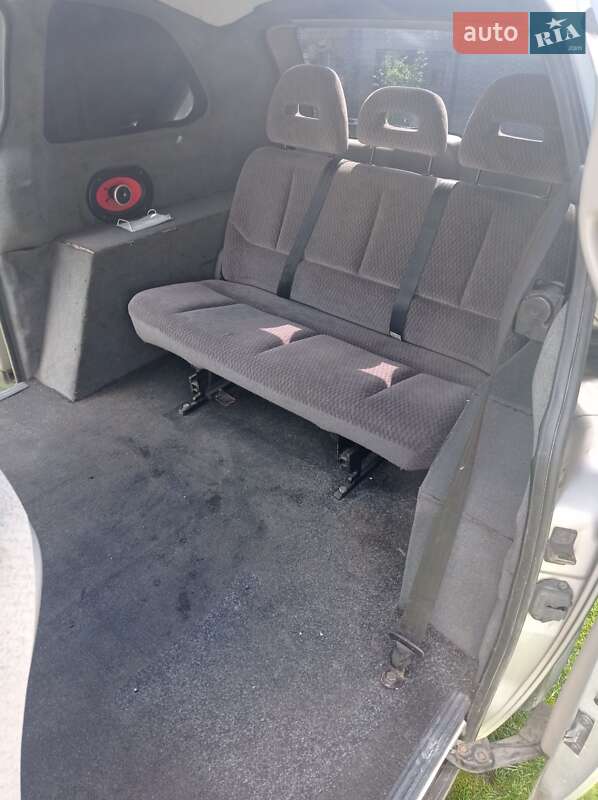 Минивэн Dodge Ram Van 2002 в Турийске