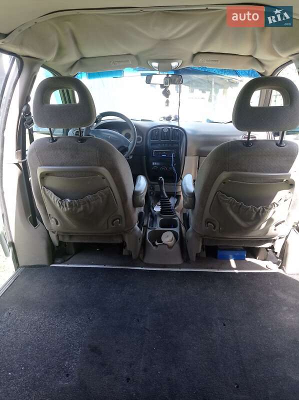 Минивэн Dodge Ram Van 2002 в Турийске