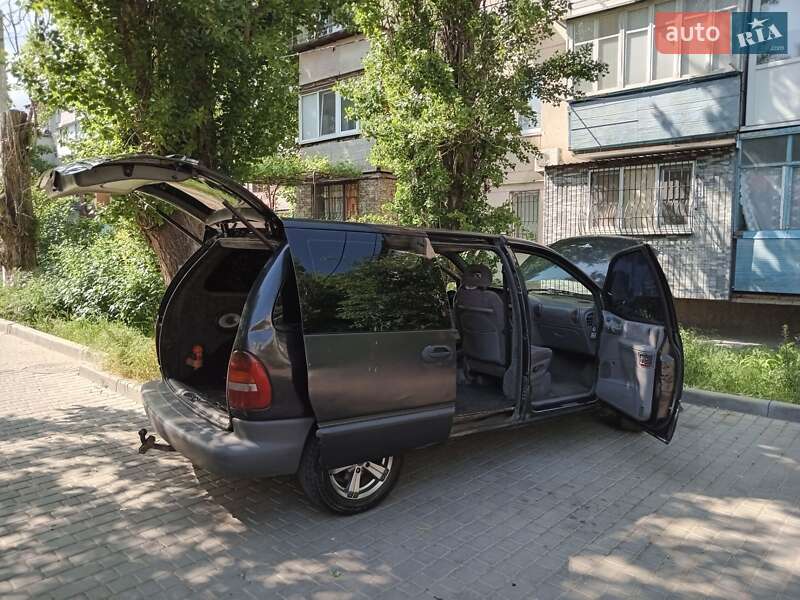 Минивэн Dodge Ram Van 2000 в Черноморске