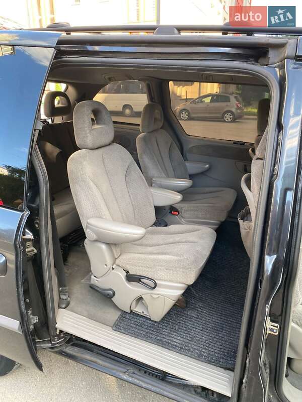 Мінівен Dodge Ram Van 2002 в Чернівцях