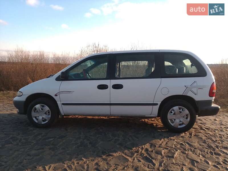 Минивэн Dodge Ram Van 2000 в Ровно