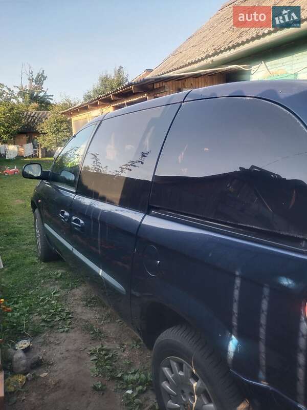 Мінівен Dodge Ram Van 2002 в Сновську
