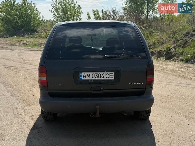 Минивэн Dodge Ram Van 2000 в Киеве фото 9 Минивэн Dodge Ram Van 2000 в Киеве