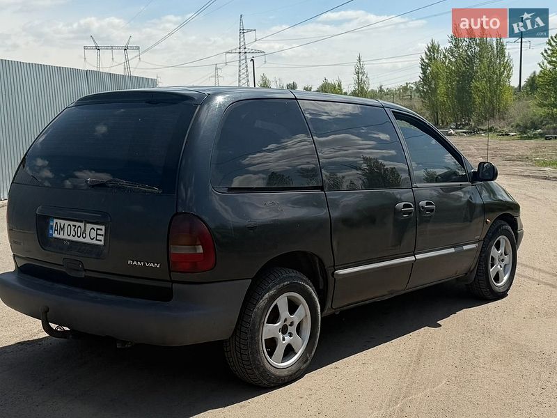 Минивэн Dodge Ram Van 2000 в Киеве фото 10 Минивэн Dodge Ram Van 2000 в Киеве